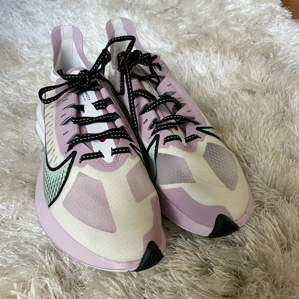 Nike Zoom Gravity (original) Sz9 new!